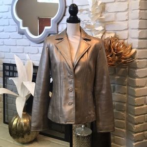 Jones New York elegant gold leather jacket!